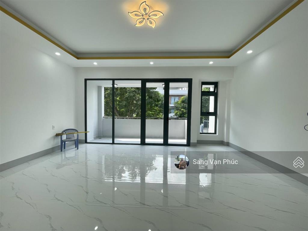 Văn phòng 35m² vạn phúc city, ban công, thang máy, máy lạnh, wc riêng, hầm xe. giá chỉ 7 tr/tháng