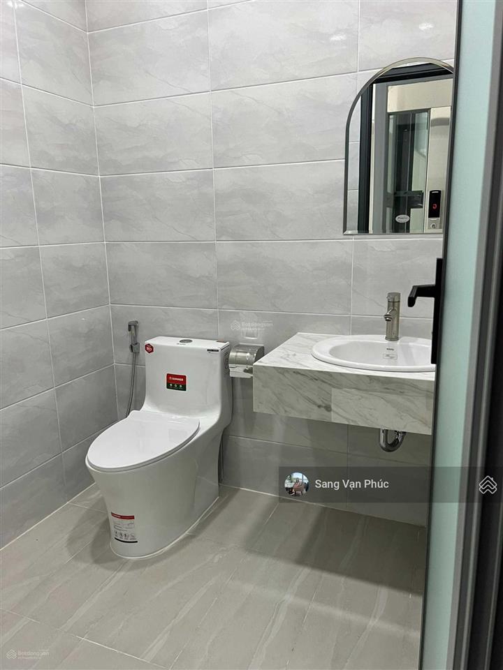 Văn phòng 35m² vạn phúc city, ban công, thang máy, máy lạnh, wc riêng, hầm xe. giá chỉ 7 tr/tháng