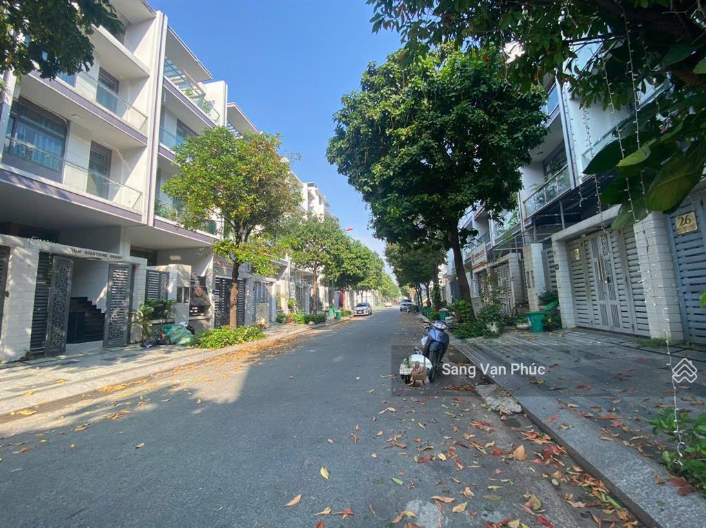 Văn phòng 35m² vạn phúc city, ban công, thang máy, máy lạnh, wc riêng, hầm xe. giá chỉ 7 tr/tháng