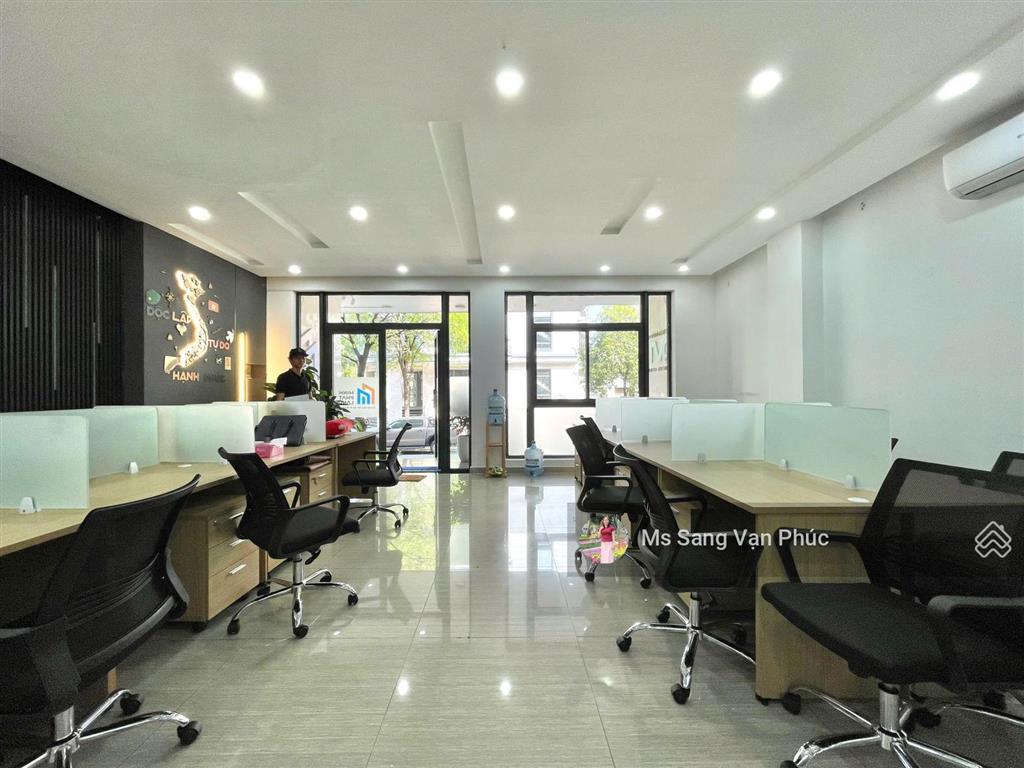 Tầng trệt 7x20m vạn phúc city có máy lạnh, thang máy, hầm xe, đường 16m, vị trí đẹp. giá 16.5 tr