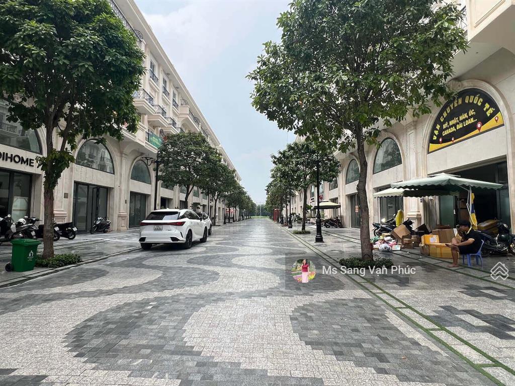 Tầng trệt 7x20m vạn phúc city có máy lạnh, thang máy, hầm xe, đường 30m, vị trí đẹp. giá 19,5tr