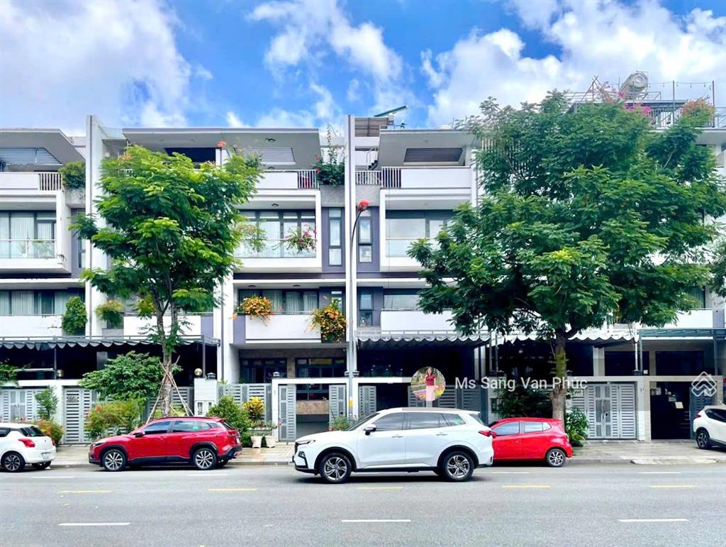 Cho thuê văn phòng 30m2 ở vạn phúc. nội thất đẹp, thang máy, máy lạnh, wc riêng, hầm xe. giá 5.5 tr