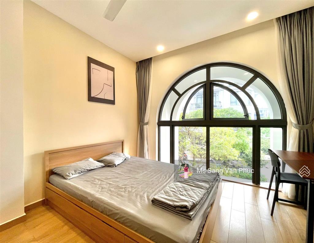 Căn hộ studio 30m2  cửa sổ vòm  phố đi bộ  vạn phúc. nhà nội thất mới 100%, thang máy. giá 7.4tr