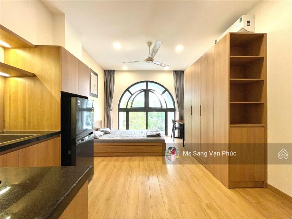 Căn hộ studio 30m2  cửa sổ vòm  phố đi bộ  vạn phúc. nhà nội thất mới 100%, thang máy. giá 7.4tr