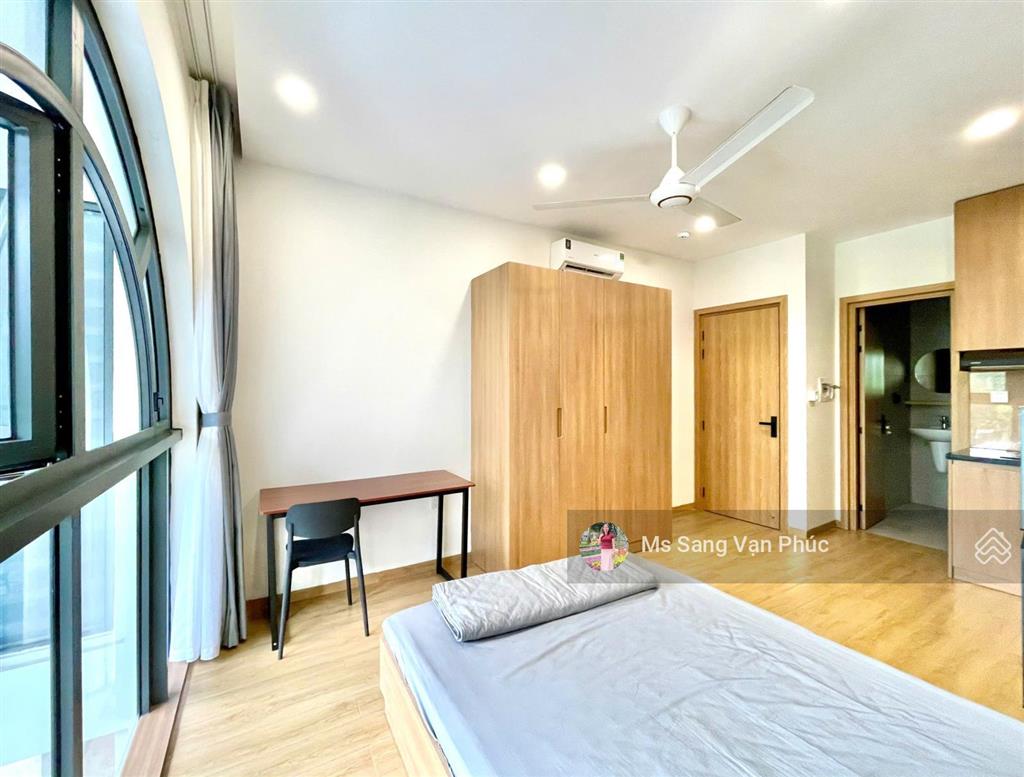 Căn hộ studio 30m2  cửa sổ vòm  phố đi bộ  vạn phúc. nhà nội thất mới 100%, thang máy. giá 7.4tr