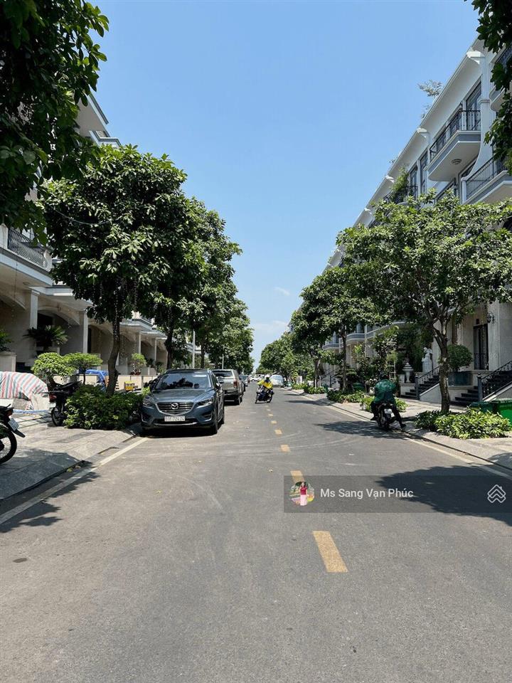 Căn hộ studio 30m2  cửa sổ vòm  phố đi bộ  vạn phúc. nhà nội thất mới 100%, thang máy. giá 7.4tr