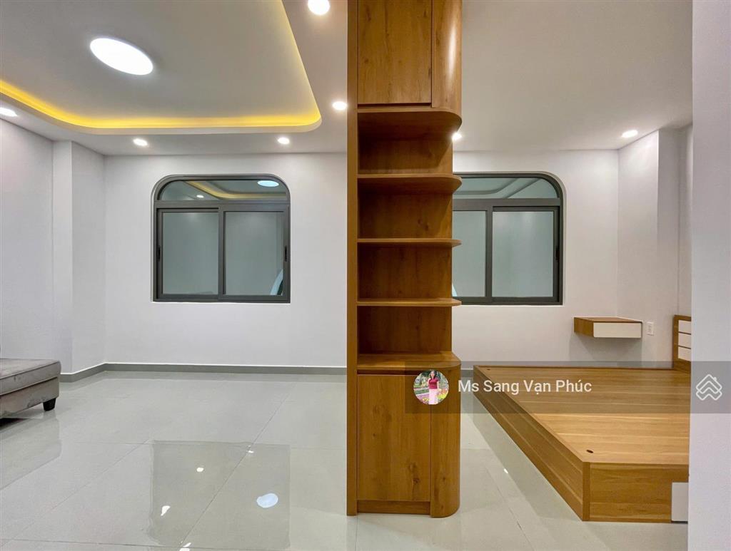 Căn hộ studio 35m2  cửa sổ  phố đi bộ  vạn phúc. nhà nội thất mới 100%, thang máy. giá 6,9tr