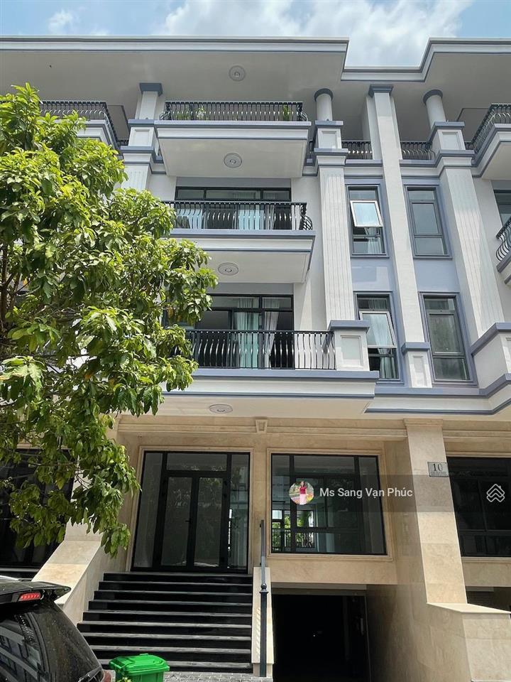 Cho thuê văn phòng 100m2  vạn phúc. sàn ngăn 2 phòng, máy lạnh, thang máy, hầm xe. giá chỉ 14tr