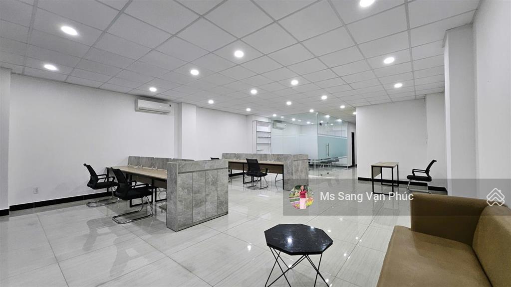 Văn phòng 100m2  vạn phúc. ngăn 2 phòng, full nội thất, thang máy, hầm xe, xuất vat. giá chỉ 15tr