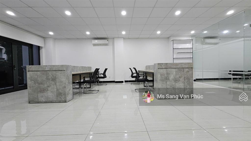 Văn phòng 100m2  vạn phúc. ngăn 2 phòng, full nội thất, thang máy, hầm xe, xuất vat. giá chỉ 15tr