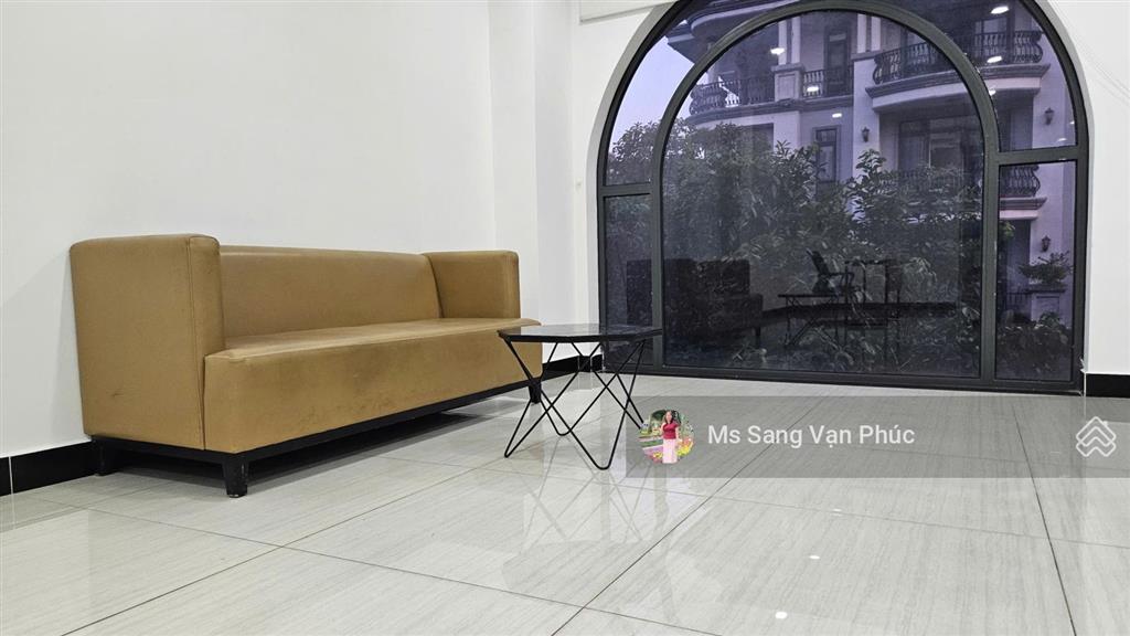 Văn phòng 100m2  vạn phúc. ngăn 2 phòng, full nội thất, thang máy, hầm xe, xuất vat. giá chỉ 15tr