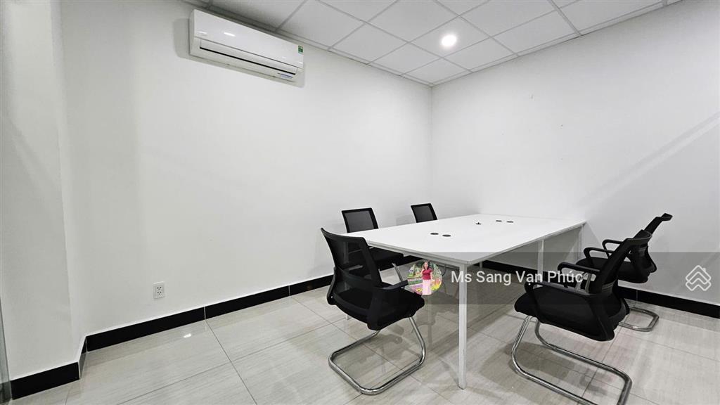Văn phòng 100m2  vạn phúc. ngăn 2 phòng, full nội thất, thang máy, hầm xe, xuất vat. giá chỉ 15tr