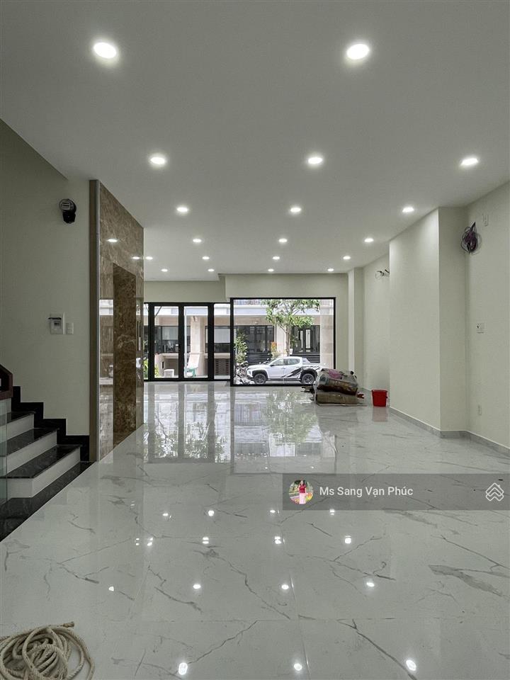 Trệt lầu 7x20m (200m2) ở vạn phúc. sàn trống, thang máy, máy lạnh, hầm xe, vị trí đẹp chỉ 28tr