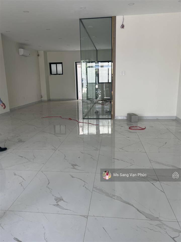 Trệt lầu 7x20m (200m2) ở vạn phúc. sàn trống, thang máy, máy lạnh, hầm xe, vị trí đẹp chỉ 28tr