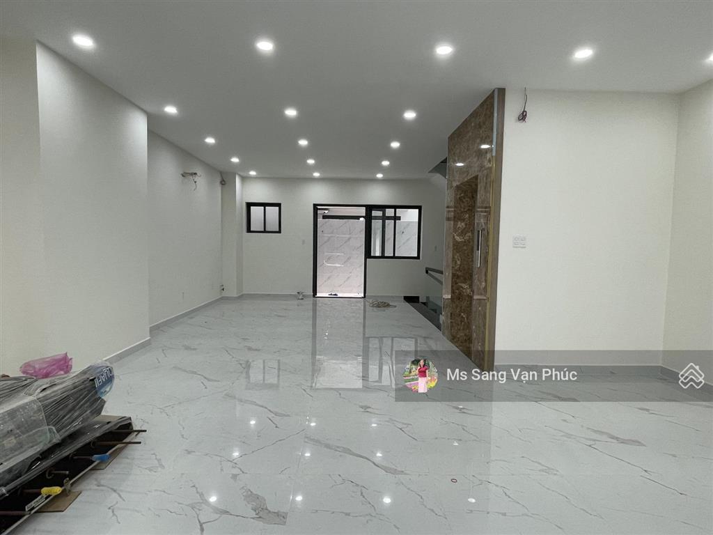 Trệt lầu 7x20m (200m2) ở vạn phúc. sàn trống, thang máy, máy lạnh, hầm xe, vị trí đẹp chỉ 28tr
