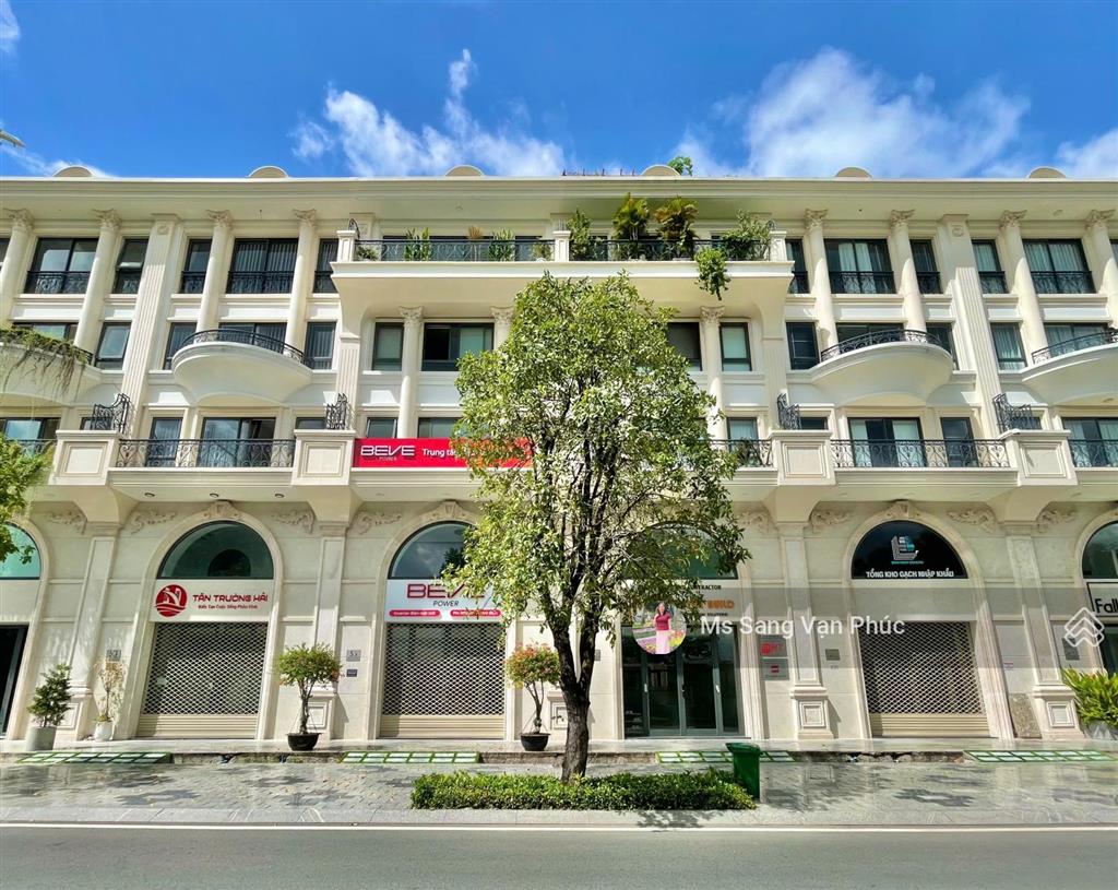 Căn hộ studio 30m2  cửa sổ  phố đi bộ  vạn phúc. full nội thất, thang máy. giá 7 tr