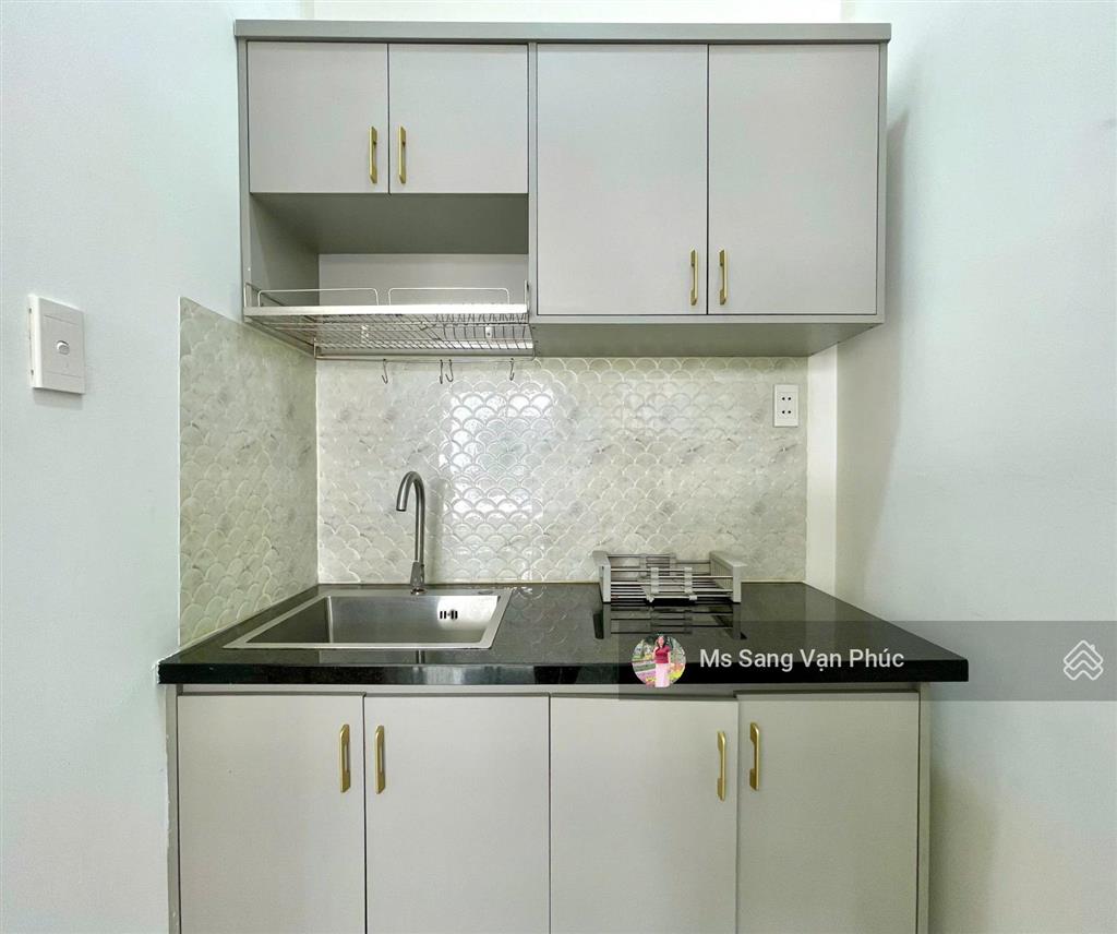 Căn hộ studio 30m2  cửa sổ  phố đi bộ  vạn phúc. full nội thất, thang máy. giá 7 tr