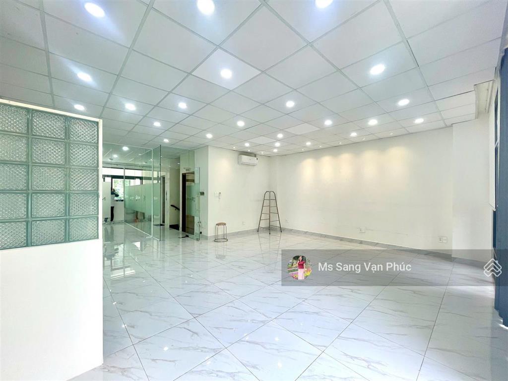 Văn phòng 7x12m (70m²) vạn phúc. ngăn 2 phòng, hầm xe, thang máy, thời gian tự do. giá thuê 11tr