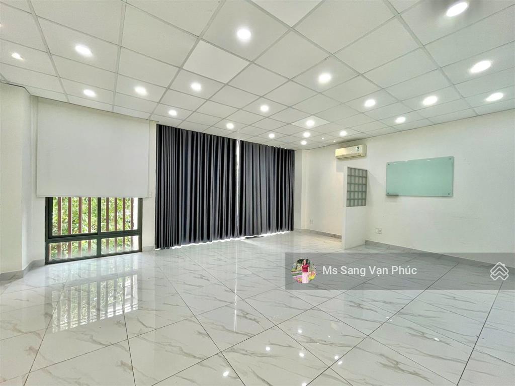 Văn phòng 7x12m (70m²) vạn phúc. ngăn 2 phòng, hầm xe, thang máy, thời gian tự do. giá thuê 11tr