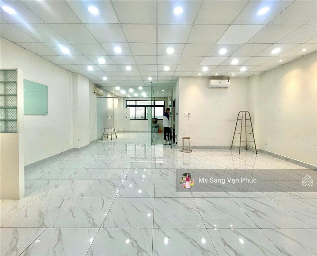 Văn phòng 7x12m (70m²) vạn phúc. ngăn 2 phòng, hầm xe, thang máy, thời gian tự do. giá thuê 11tr