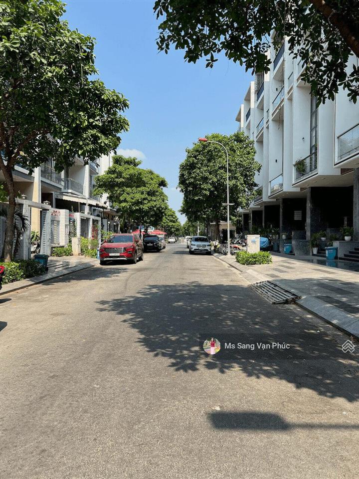 Văn phòng 7x12m (70m²) vạn phúc. ngăn 2 phòng, hầm xe, thang máy, thời gian tự do. giá thuê 11tr