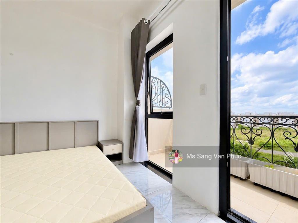 Căn hộ studio 35m2  ban công  phố đi bộ  vạn phúc. full nội thất, thang máy, hầm xe. giá 7.5 tr
