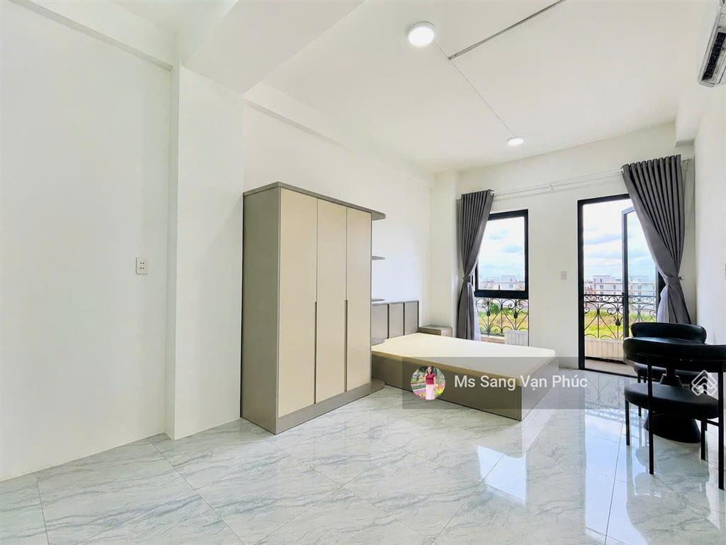 Căn hộ studio 35m2  ban công  phố đi bộ  vạn phúc. full nội thất, thang máy, hầm xe. giá 7.5 tr