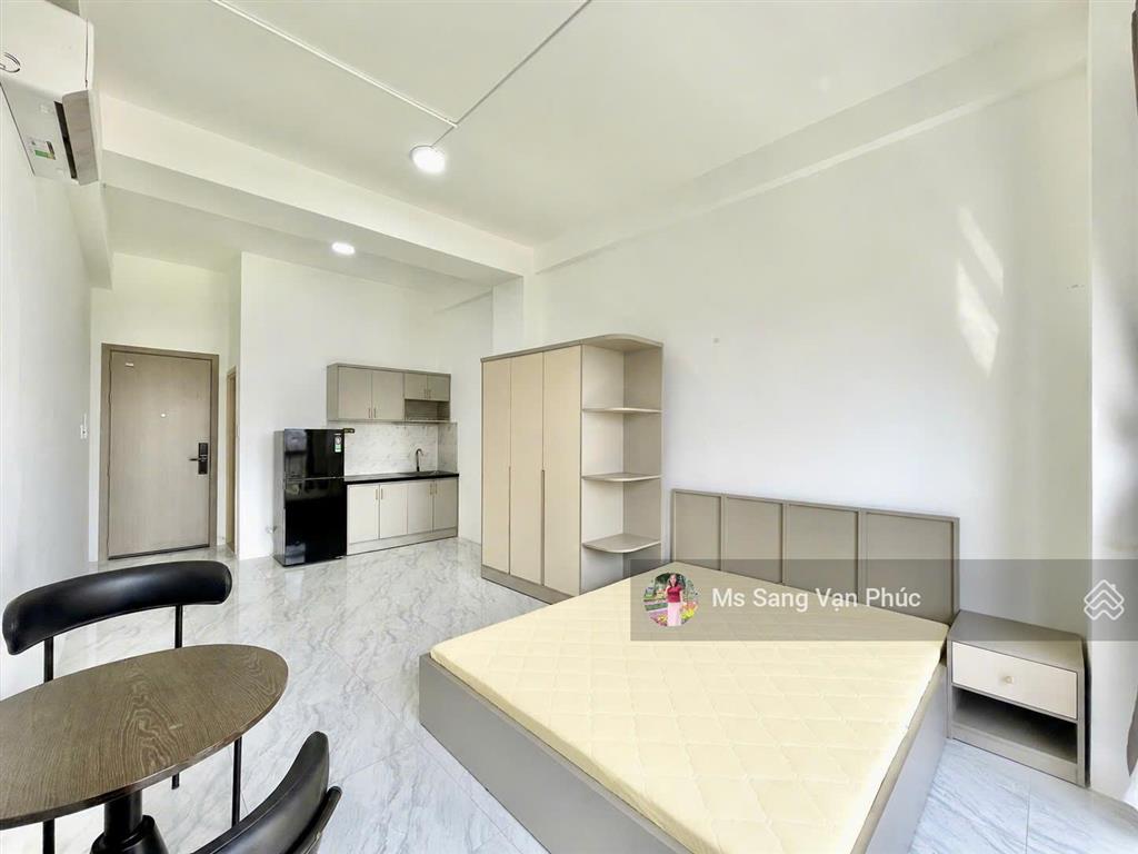 Căn hộ studio 35m2  ban công  phố đi bộ  vạn phúc. full nội thất, thang máy, hầm xe. giá 7.5 tr