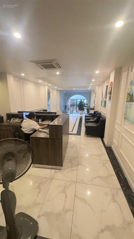 Cho thuê khách sạn 10 tầng mặt phố bùi thị xuânhai bà trưnghn