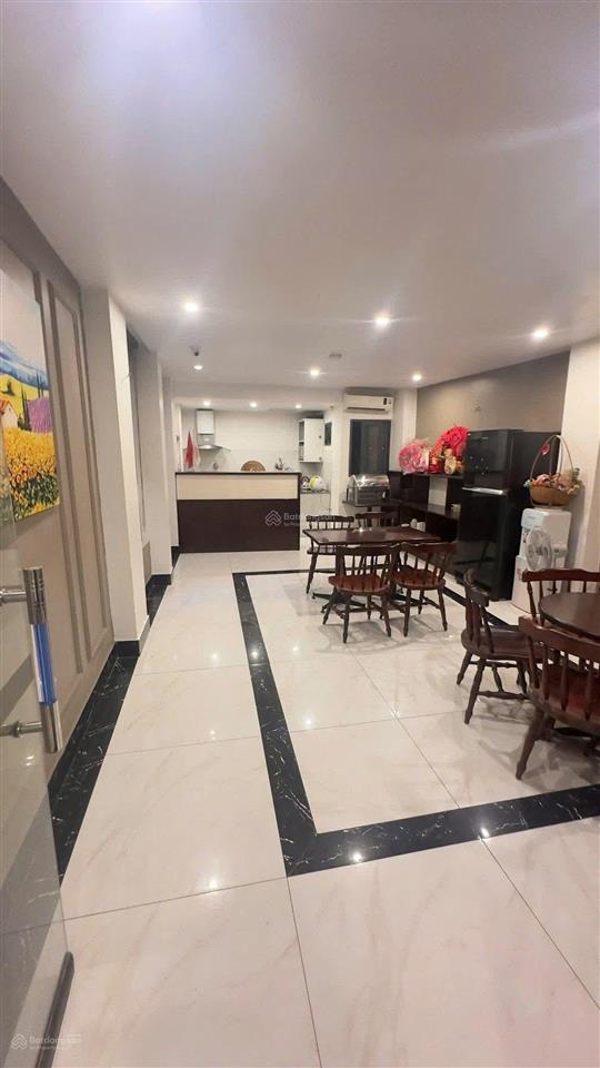 Cho thuê khách sạn 10 tầng mặt phố bùi thị xuânhai bà trưnghn