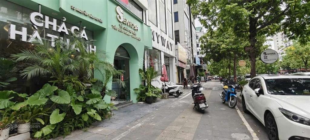 Cho thuê tòa nhà 100m2*8 tầng mặt phố nguyễn văn huyên, cầu giấy  125tr/tháng