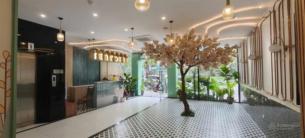 Cho thuê tòa nhà 100m2*8 tầng mặt phố nguyễn văn huyên, cầu giấy  125tr/tháng