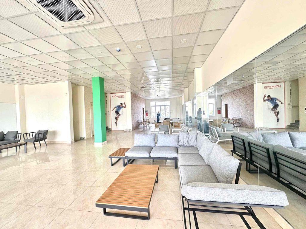 1 tầng hầm . 4 lầu . Dt : 200m 1sàn . 2 mặt tiền  Đường lí thường kiệt