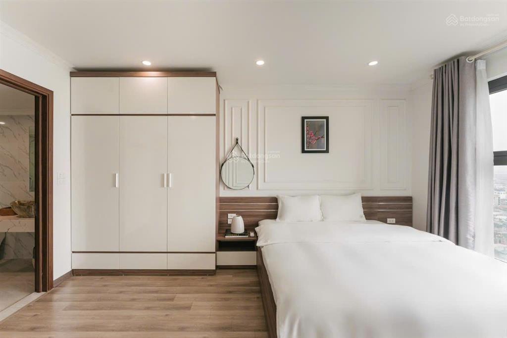 Thiện chí bán căn 3 p ngủ 111m2 chỉ 17,5 tỷ view trực diện hồ tây  đặng thai mai  0941 238 ***