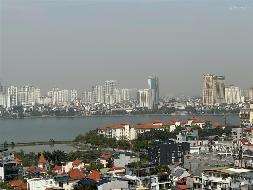 Thiện chí bán căn 3 p ngủ 111m2 chỉ 17,5 tỷ view trực diện hồ tây  đặng thai mai  0941 238 ***
