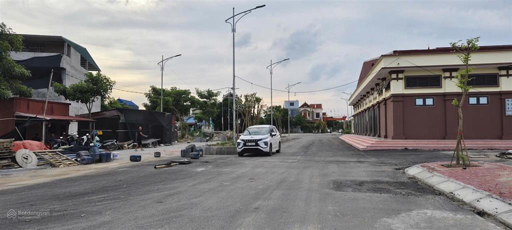 Bán lô góc 100m2 (25m mặt tiền) nổi bật đối diện chợ mới đông tảo, 0961 532 ***