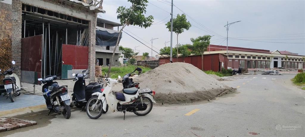 Bán lô góc 100m2 (25m mặt tiền) nổi bật đối diện chợ mới đông tảo, 0961 532 ***