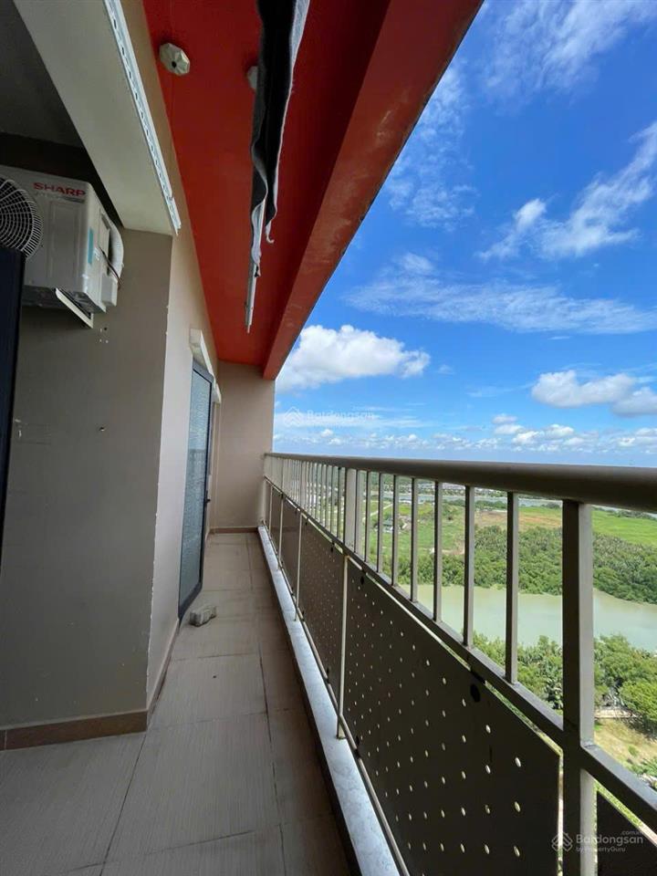 Bán gấp 75m2, 2pn, 2wc ban công rộng, tại the era town, giá 3,250 tỷ.  0902 952 ***