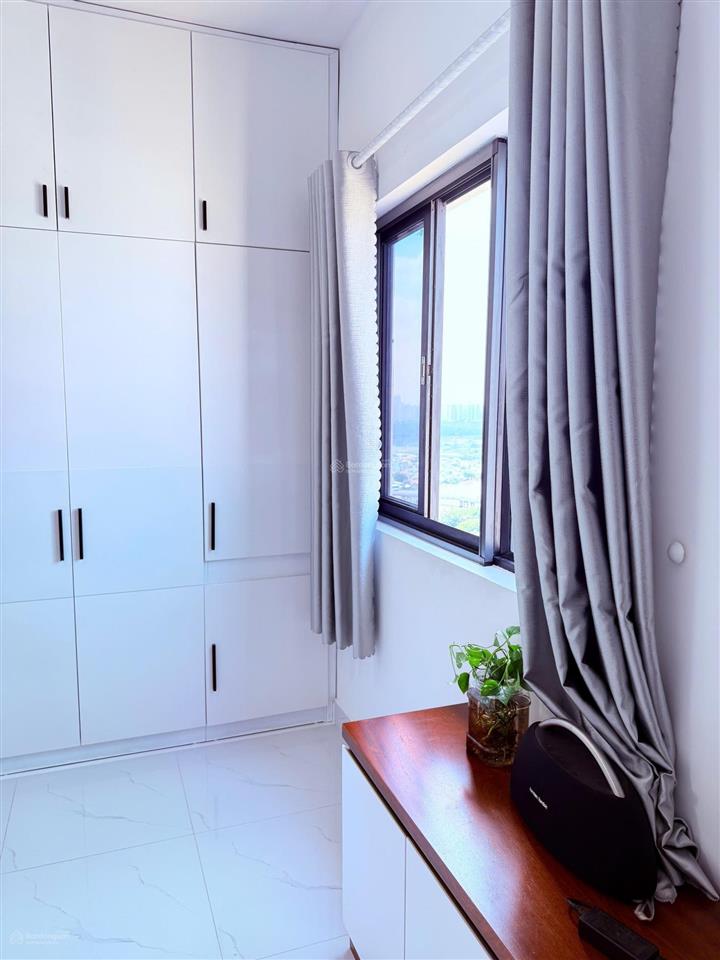 Bán gấp căn hộ tại the era town, 77m2, 2pn, 2wc, nội thất đẹp. giá 2.7 tỷ.  0902 952 ***