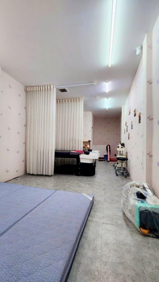 Mặt Tiền Kinh Doanh khu Út Tịch Hoàng Việt, P.4 Tân Bình. 3.4x10m, 2 Tầng Sổ A4, Chỉ 9 tỷ TL 