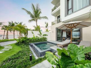 Biệt thự biển bãi cháy, hạ long, sổ hồng vĩnh viễn, đã xây dựng xong, khu compound, 1 bước chạm cát