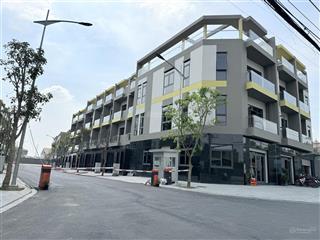 Hàng hiếm nhà phố công năng khủng, lộ giới 13m, ngang 5m có sân ô tô trước nhà 27m2