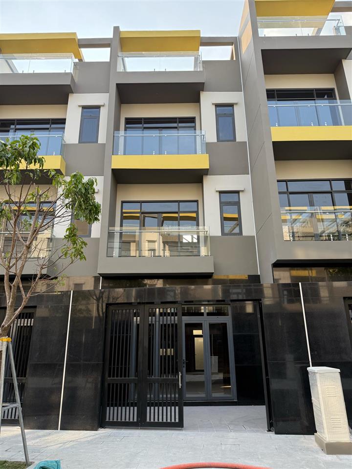 Hiếm có nhà phố sân ô tô riêng 27,5m2, công năng khủng, ngang 5m giá tham khảo tốt trong khu vực