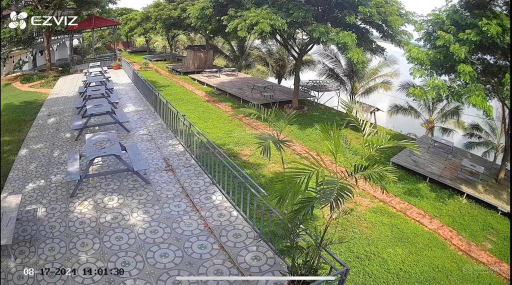 Chính chủ cần bán resort mini giáp hồ sông ray