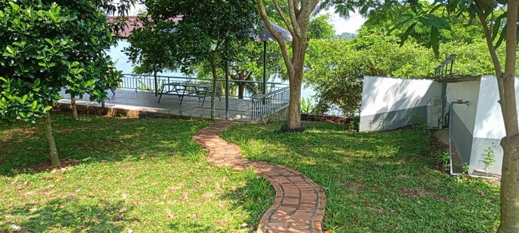 Chính chủ cần bán resort mini giáp hồ sông ray