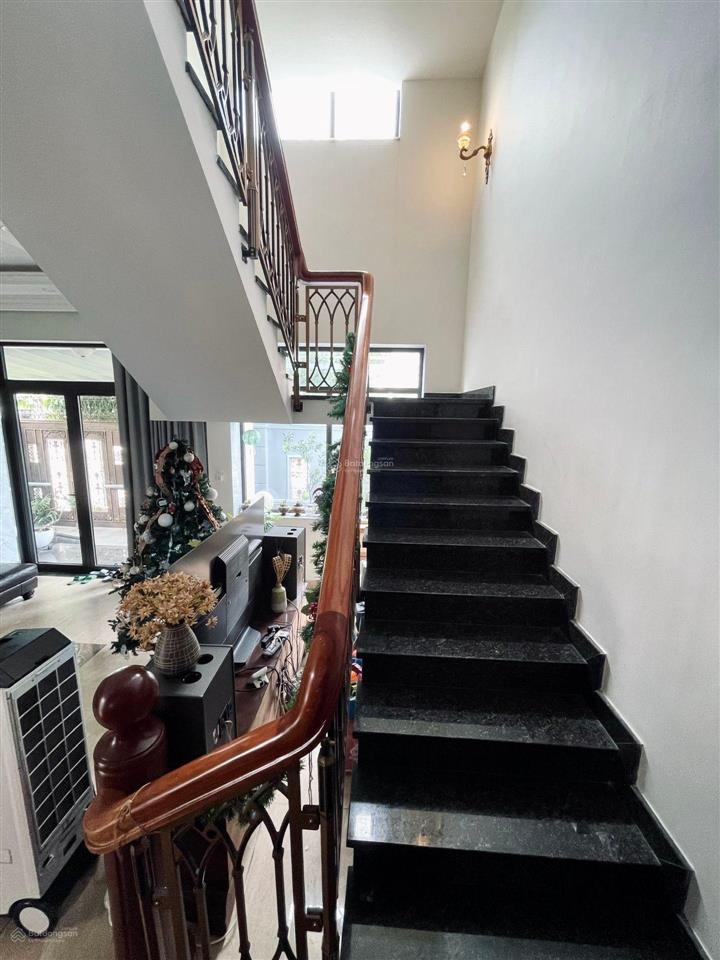 Nhà đẹp 4 tầng, khu phân lô đẹp, sát cv. đường 16m trước nhà