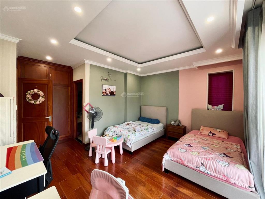 Nhà đẹp 4 tầng, khu phân lô đẹp, sát cv. đường 16m trước nhà