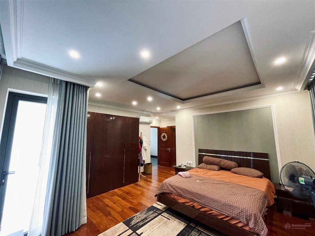 Nhà đẹp 4 tầng, khu phân lô đẹp, sát cv. đường 16m trước nhà
