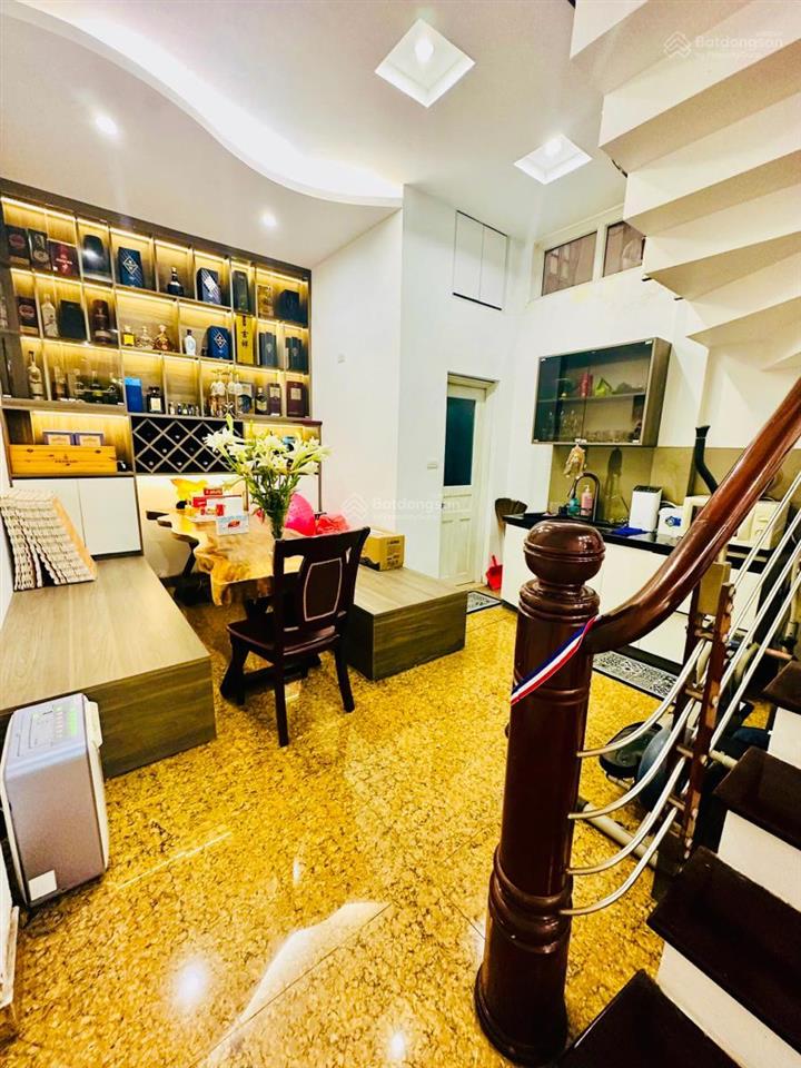 Bán nhà kinh doanh thụy khuê  ngõ thông ra hồ tây  nhà đẹp chắc chắn  dt 48m  10.7 tỷ