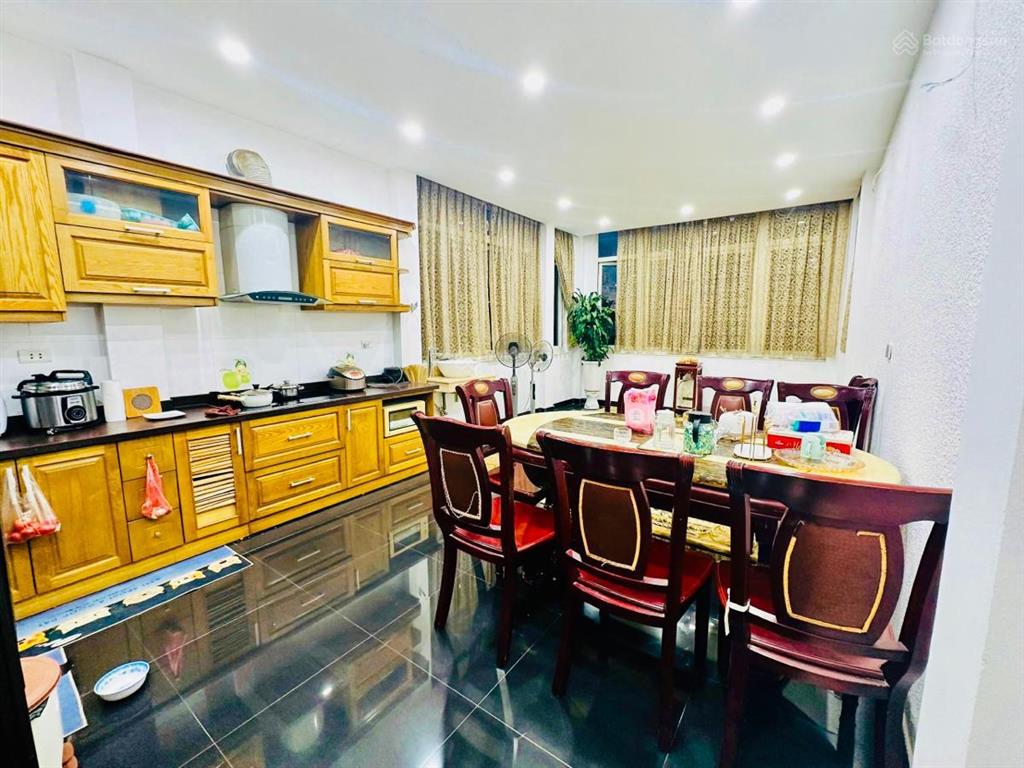 Bán nhà kinh doanh thụy khuê  ngõ thông ra hồ tây  nhà đẹp chắc chắn  dt 48m  10.7 tỷ
